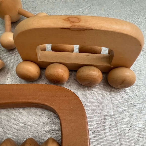 4 Lot of Wooden Hand Held Massagers for The Total Body By Essential Design - Picture 9 of 12